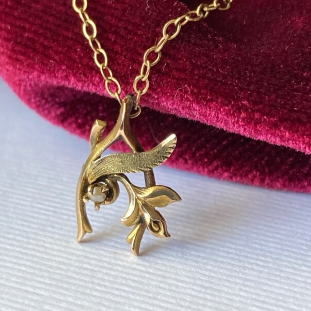 Antique Victorian lucky wishbone pearl pendant necklace